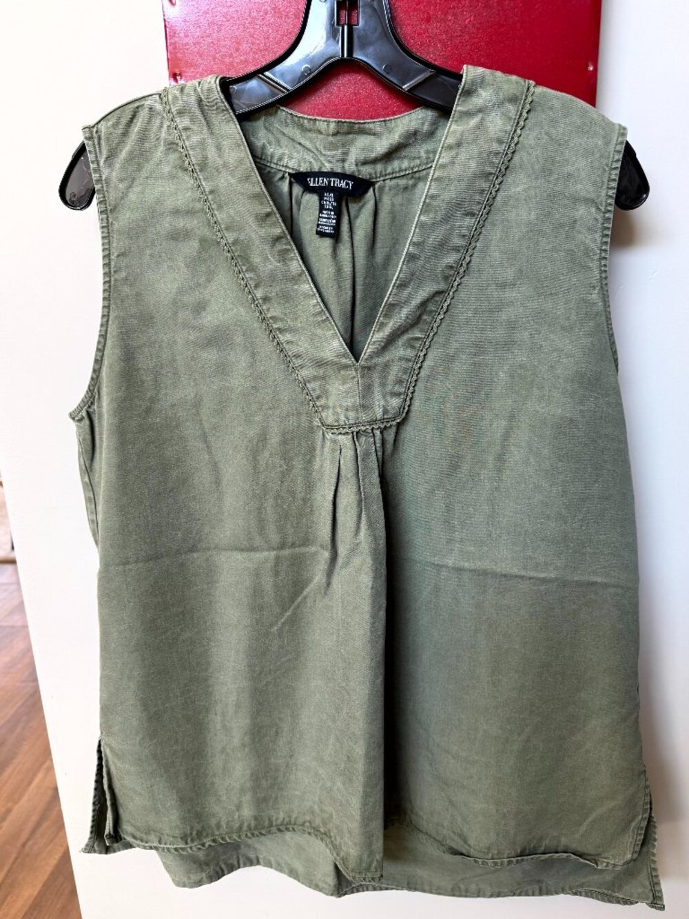 Ellen Tracy Women's Top Size XL Sleeveless V-Neck Tencel Olive Green